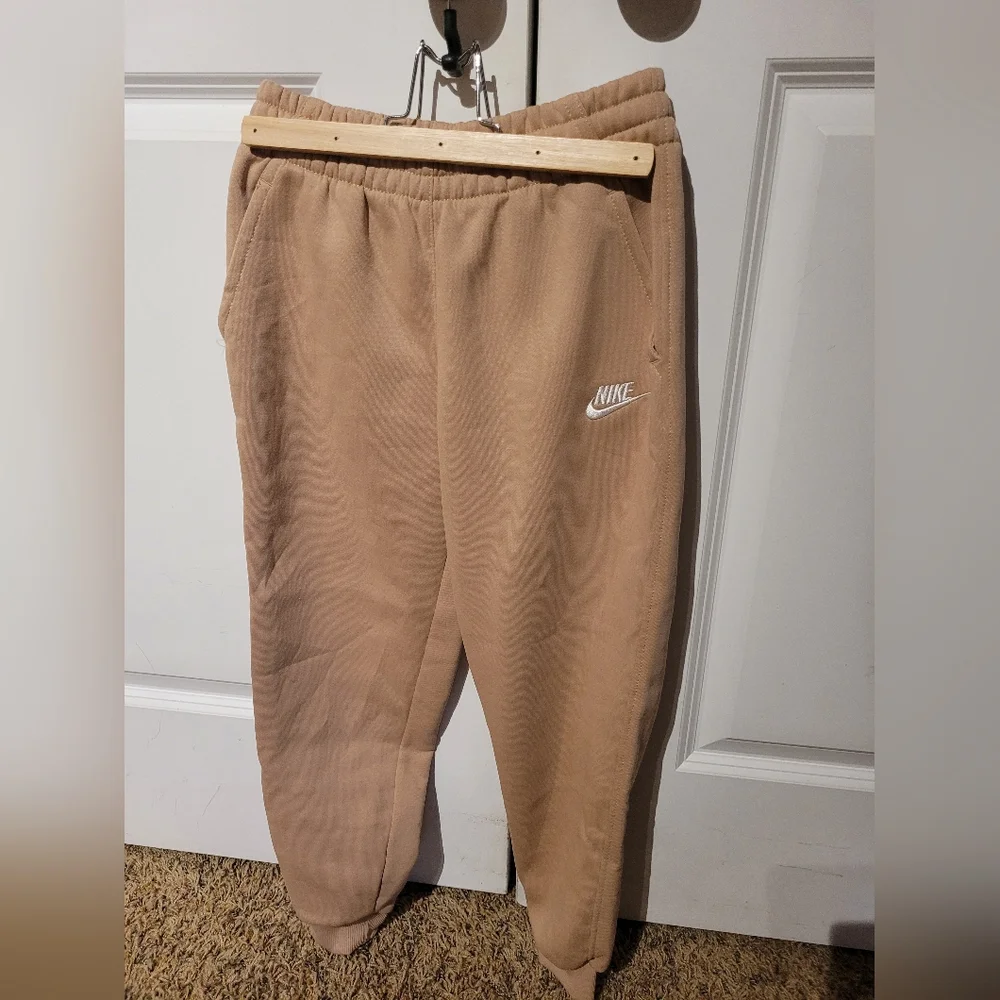 SET***** Nike Kids Beige Hoodie And Joggers SET - Picture 2 of 12